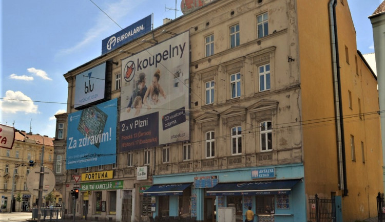 S vizuálním smogem chce město Plzeň zatočit pomocí nových manuálů reklamy