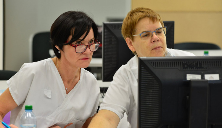 Přestaňte kouřit, uvolníte lůžko v nemocnicích, vyzývají lékaři