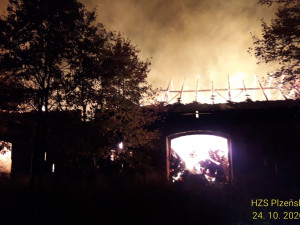 Velký požár stodoly s uskladněným senem má zřejmě na svědomí neznámý žhář