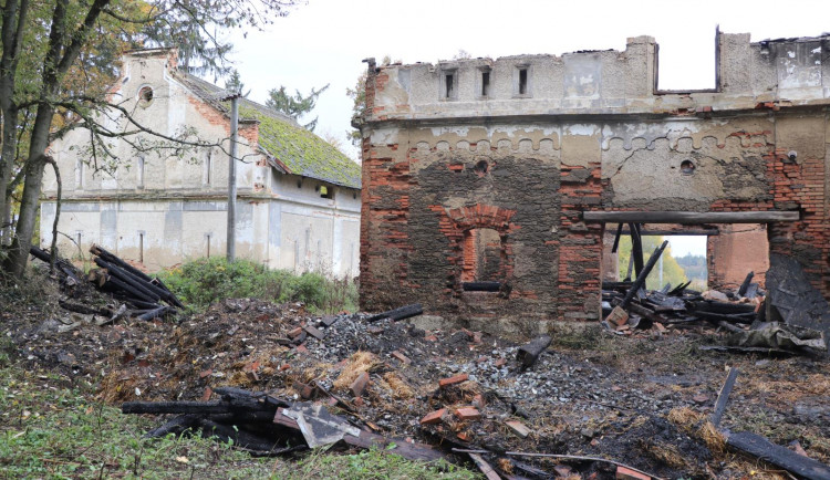 Takto vypadal vyhořelý objekt po uhašení požáru