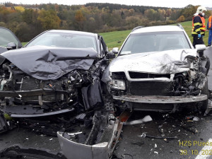 Při srážce tří osobáků na jižním Plzeňsku se vážně zranili dva lidé