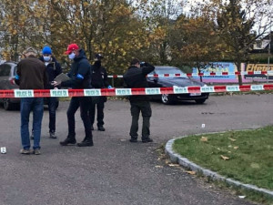 Přestřelku s policií na plzeňském sídlišti Košutka spustil v pátek člen gangu zlodějů aut