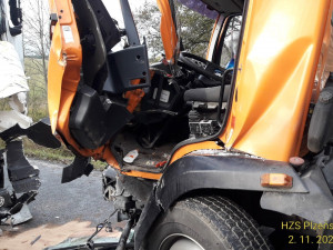 Na Tachovsku se čelně srazily dva nákladní automobily