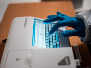 Bez masivního testování se nehneme z místa, říká Jindřich Vobořil. Řešením jsou antigenní testy