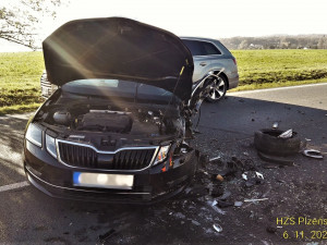 U Hunčické křižovatky se střetly tři automobily