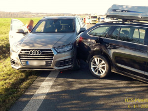 U Hunčické křižovatky se střetly tři automobily