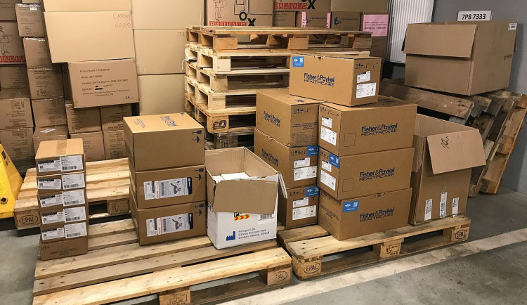 Do kraje přišla dodávka kyslíkových přístrojů a respirátorů pro nemocnice a sociální zařízení 