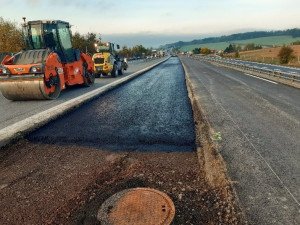 Po půl roce končí opravy pravého pásu dálnice D5 mezi Rokycany a Mýtem v délce 14 km