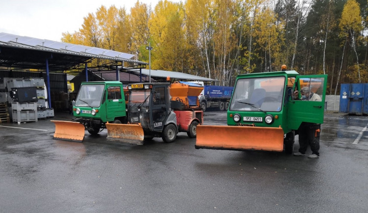 Centrální plzeňský obvod zkontroloval v úklidových firmách připravenost techniky na zimu
