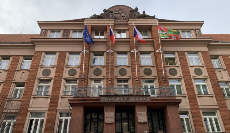 Koaliční smlouvu už podepsala uskupení STAN + Piráti a ODS + TOP 09 