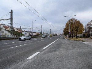 Ulice U Trati a křižovatka s Doudleveckou má nový povrch, jezdit se tam začne v sobotu