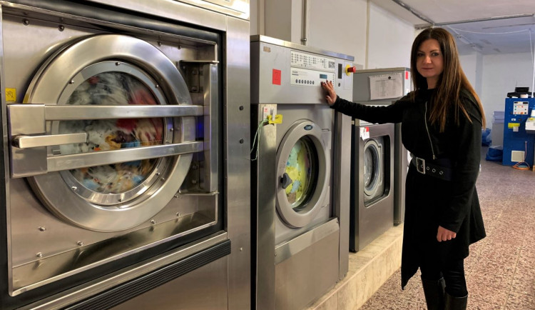 Daniela Linhartová už musela propustit pět dlouholetých zaměstnanců své prádelny