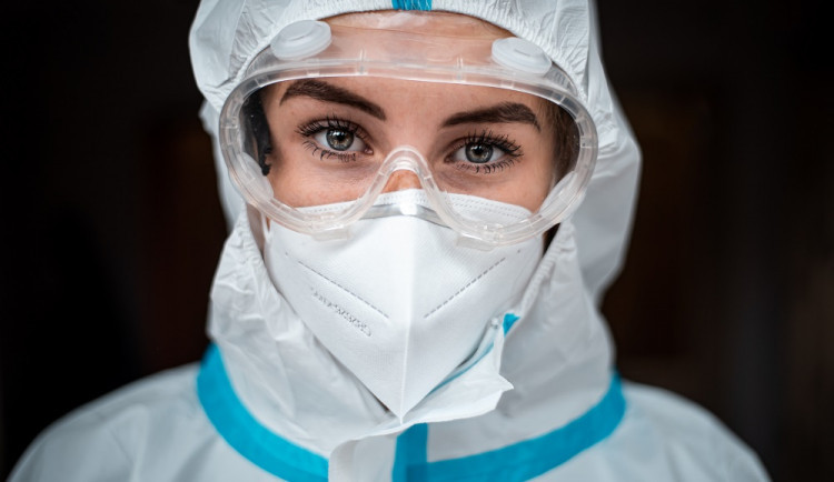 Antigenní testy mohou zabránit třetí vlně, do dvou týdnů můžeme otestovat sto tisíc občanů, říkají autoři testovací studie