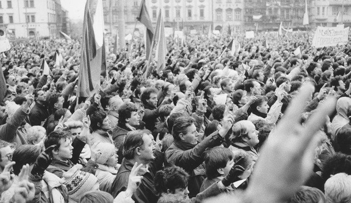 Také v Plzni odstartovali Sametovou revoluci studenti a herci, připojili se i škodováci