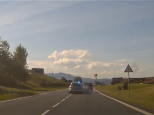 Drogový dealer, kterého policista zastavil bravurním zákrokem při divoké honičce, zásoboval prostitutky pervitinem