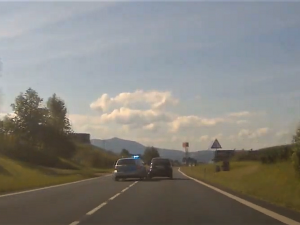 Drogový dealer, kterého policista zastavil bravurním zákrokem při divoké honičce, zásoboval prostitutky pervitinem