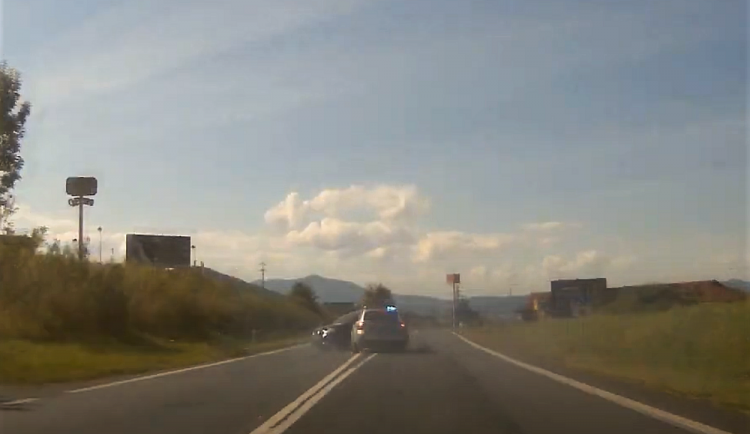 size4-15949907901495-231-silena-honicka-policiste-v-pohranici-bravurnim-zakrokem-zastavili-zdrogovaneho-ridice