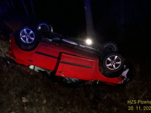 Ranní nehoda osobáku u Svojkovic si vyžádala zásah vrtulníku letecké záchranky