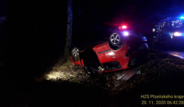 Ranní nehoda osobáku u Svojkovic si vyžádala zásah vrtulníku letecké záchranky