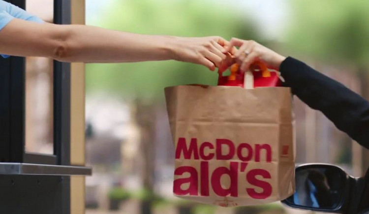 Delší provoz výdejních oken vítají fastfoody, jiným moc nepomůže