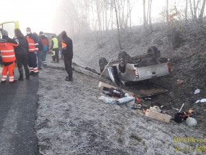Pozor na kluzké vozovky, od rána vyjíždějí hasiči k množství nehod. Nejhorší situace jen na I/20 na severním Plzeňsku