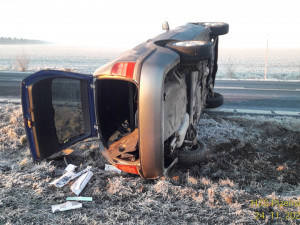 Pozor na kluzké vozovky, od rána vyjíždějí hasiči k množství nehod. Nejhorší situace jen na I/20 na severním Plzeňsku