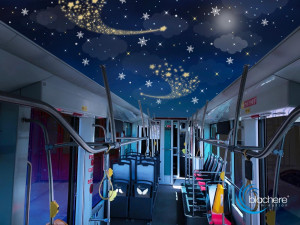 Interiér loňské vánoční tramvaje