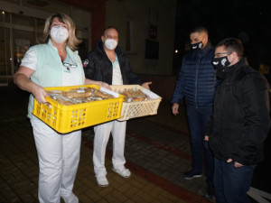 Vedení plzeňské„Trojky“ osobně poděkovalo za nasazení lidem v první linii