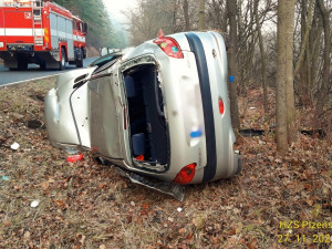 Mladý motorista přistál na boku