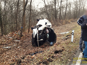 Mladý motorista přistál na boku