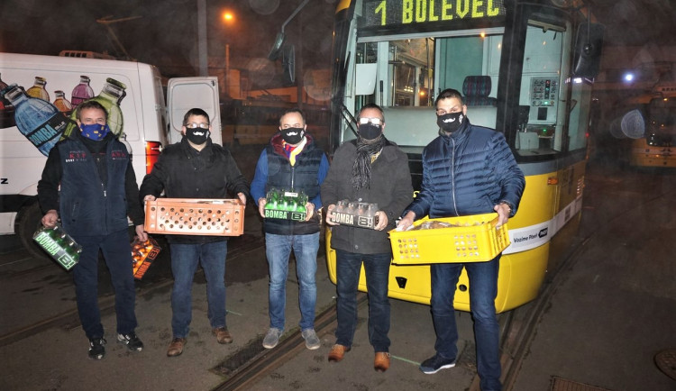 Vedení plzeňské„Trojky“ osobně poděkovalo za nasazení lidem v první linii