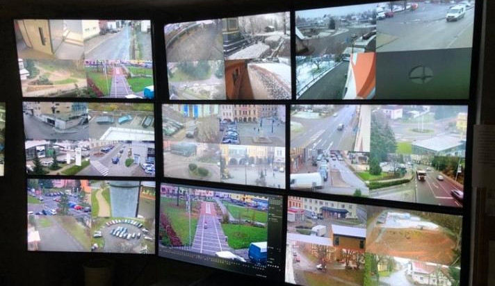 Městská policie v Trutnově pokračuje v modernizaci svého vybavení. Kamery umí sbírat statistiky z dopravy