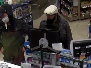 Nepozná někdo tyto muže?