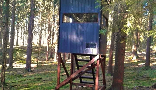 Neznámý pachatel demontoval a ukradl tento posed