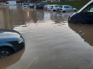 Velká košutecká potopa, voda uvěznila dvě desítky vozů