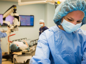 Přednostní operace v Babišových nemocnicích pro předplatitele iDnes připomínají úplatkářství, říkají politici