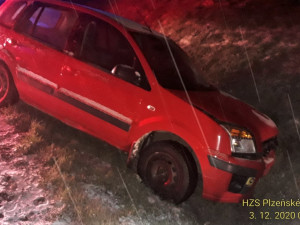 V příkopu skončil motorista poblíž Nepomuku