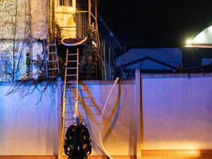 Požár opuštěné budovy mají na svědomí bezdomovci, kteří si vařili jídlo