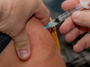 Česko má objednanou vakcínu proti covidu-19 pro téměř sedm milionů obyvatel
