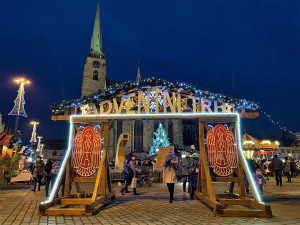Trhovce i zákazníky zklamalo vládní nařízení zakazující konzumaci jídla i alkoholu na veřejnosti