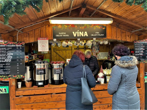 Trhovce i zákazníky zklamalo vládní nařízení zakazující konzumaci jídla i alkoholu na veřejnosti