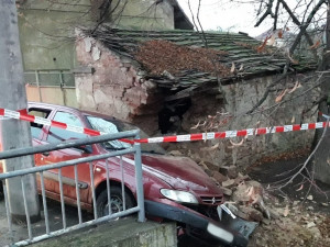 Seniora museli po nehodě resuscitovat, zřejmě ho postihla náhlá zdravotní indispozice