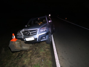 Řidička zdemolovala boží muka, po nehodě nadýchala přes 3,6 promile