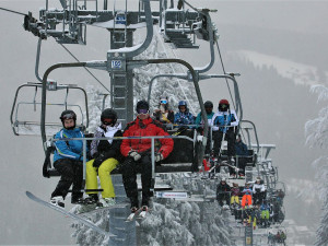 Lanovky ve skiareálech se mohou rozjet 18. prosince, ubytování fungovat nebude