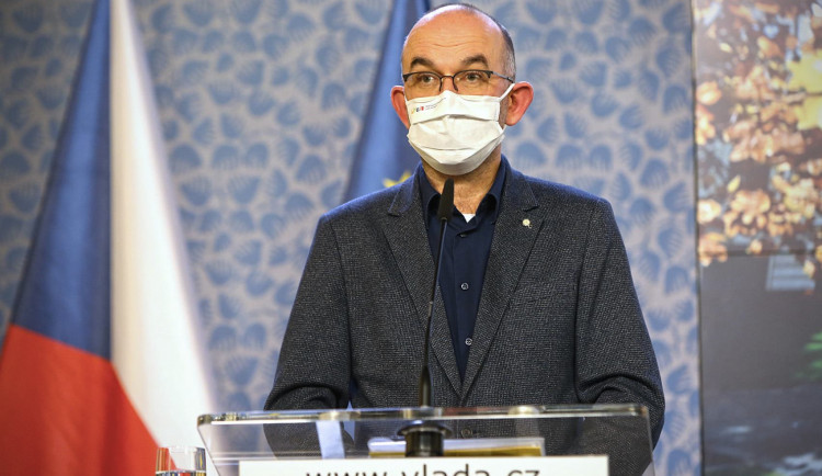 Na internetu se šíří zpráva, že vláda tají uzavření obchodů. Nic takového nechystáme, uklidňuje ministerstvo