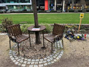 Plzeňané vzpomínali na Václava Havla u jeho lavičky v Šafaříkových sadech