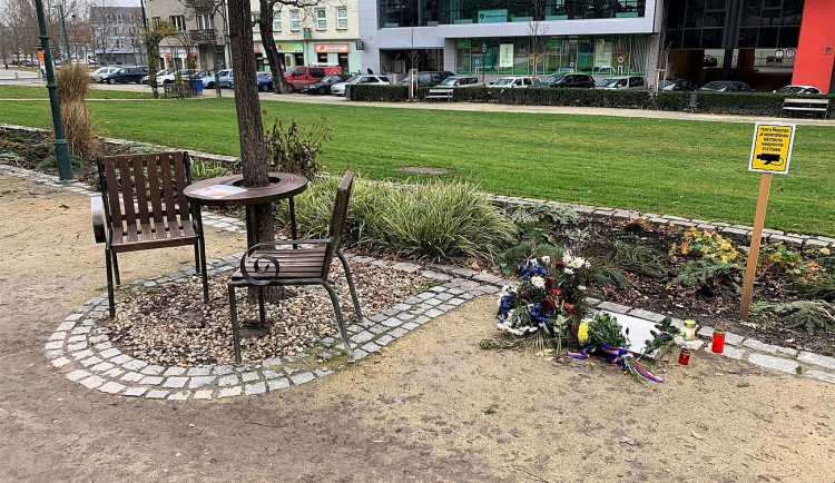 Lavička Václava Havla v Plzni