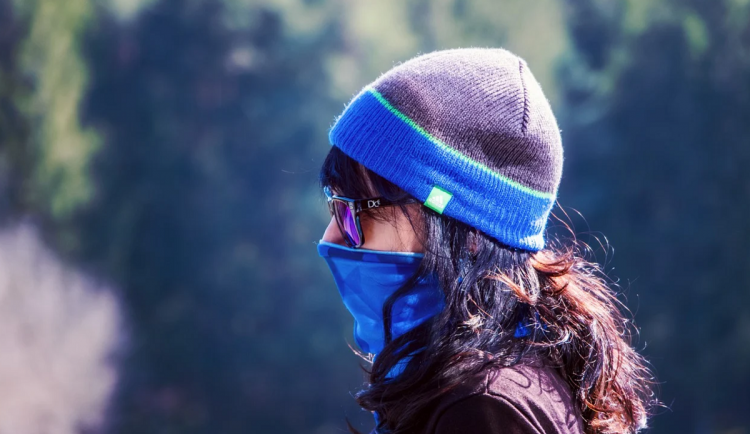 Protilátky proti covidu-19 mají lidé nejméně půl roku, zjistily nové studie