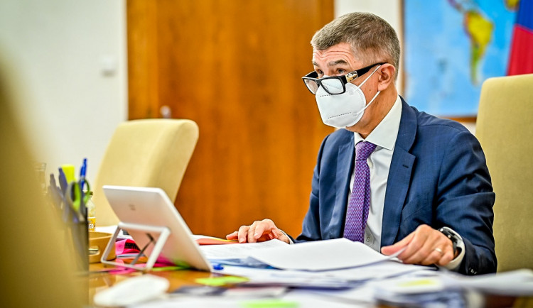 Rizikový index epidemie covidu v Česku je dál na nejvyšším stupni