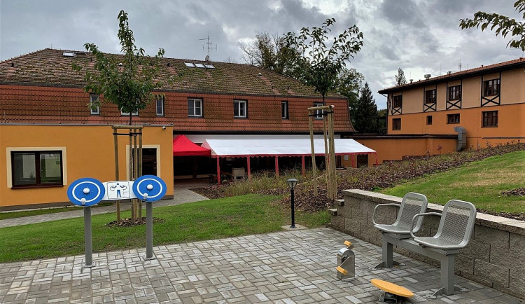 Ve dvou domech pro seniory v Plzeňském kraji jsou ohniska nákazy koronaviru